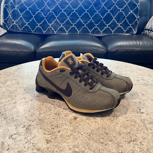 Men Nike Shox athletic shoes - Picture 3 of 8